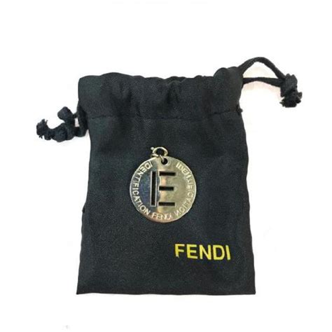 ciondolo fendi piastrina|fendi australia.